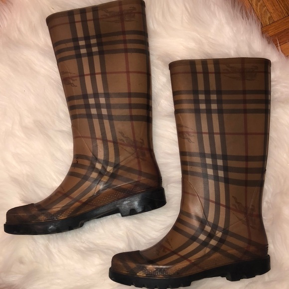 Burberry Rainboots. Size 5 - Picture 2 of 5